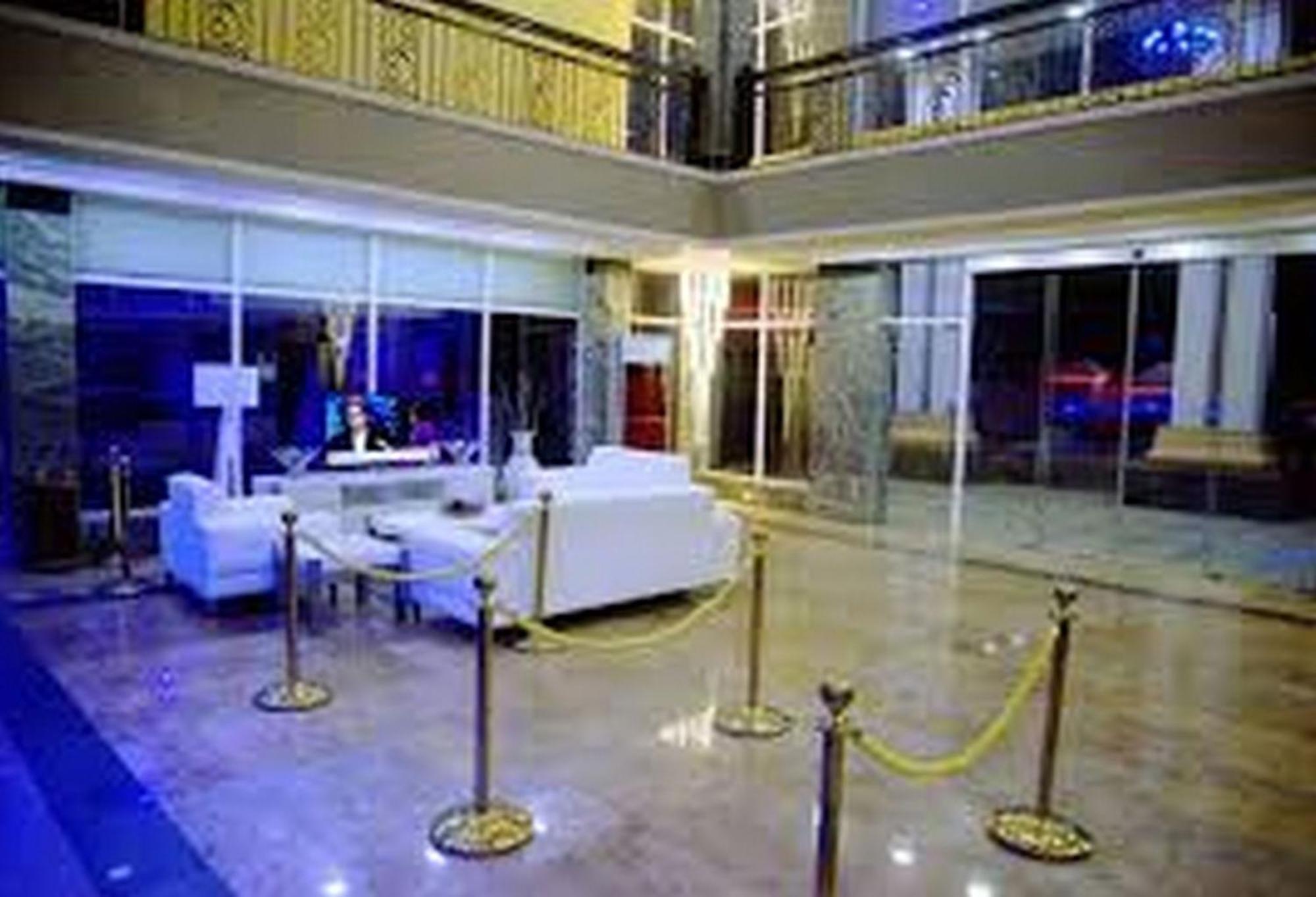 Room In Lodge - Hampton Towers Spa Asaba Exterior photo