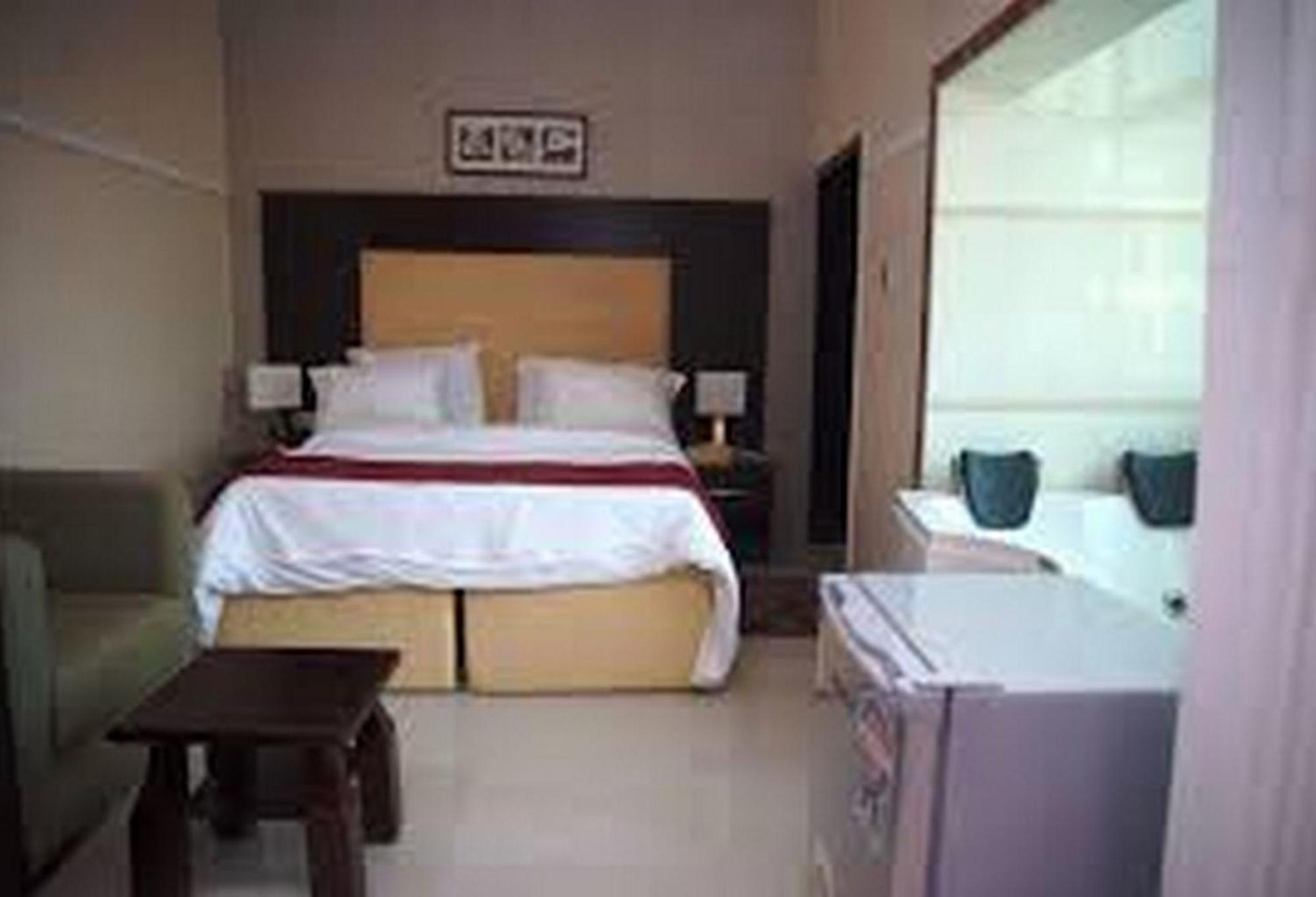 Room In Lodge - Hampton Towers Spa Asaba Exterior photo