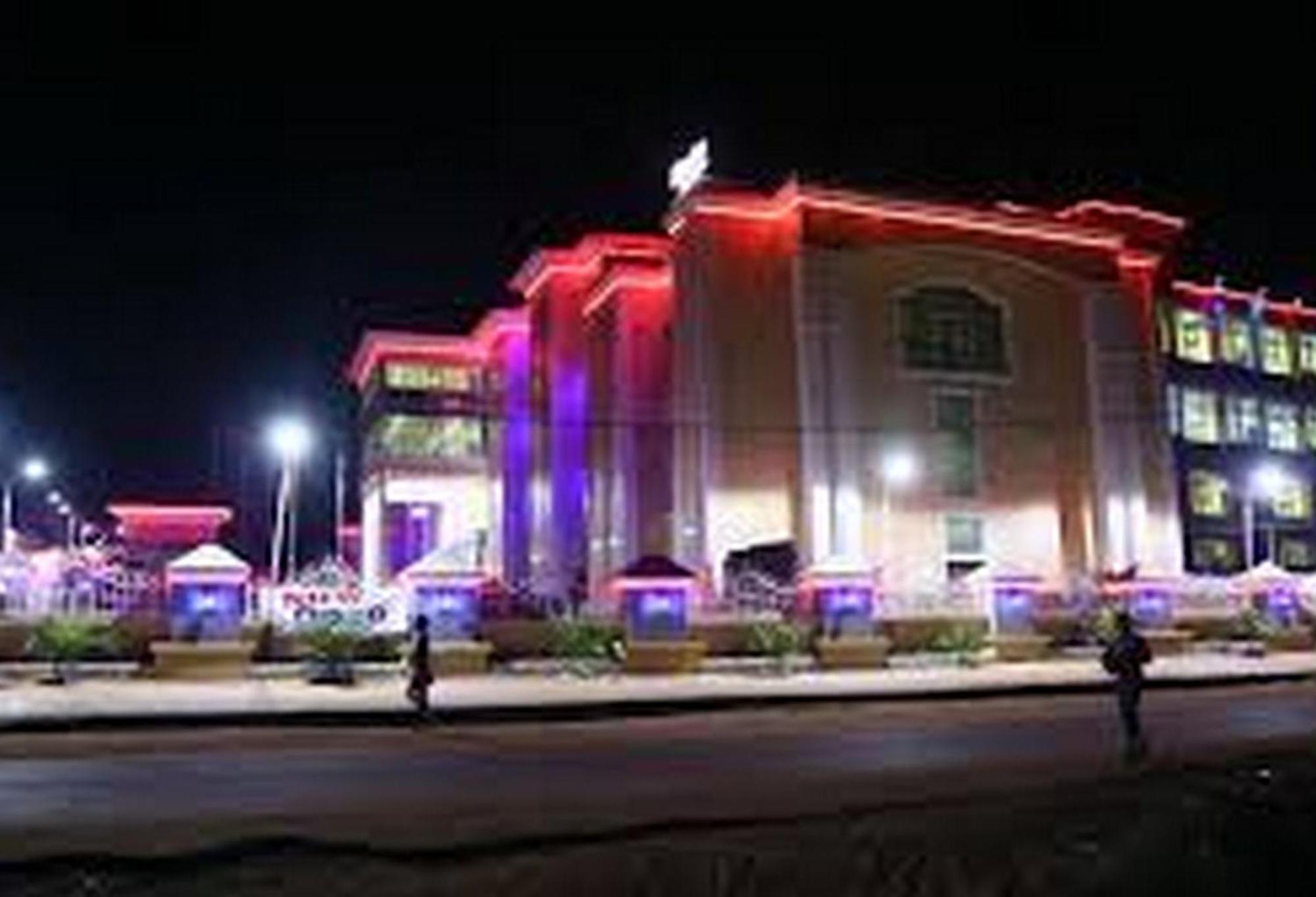 Room In Lodge - Hampton Towers Spa Asaba Exterior photo
