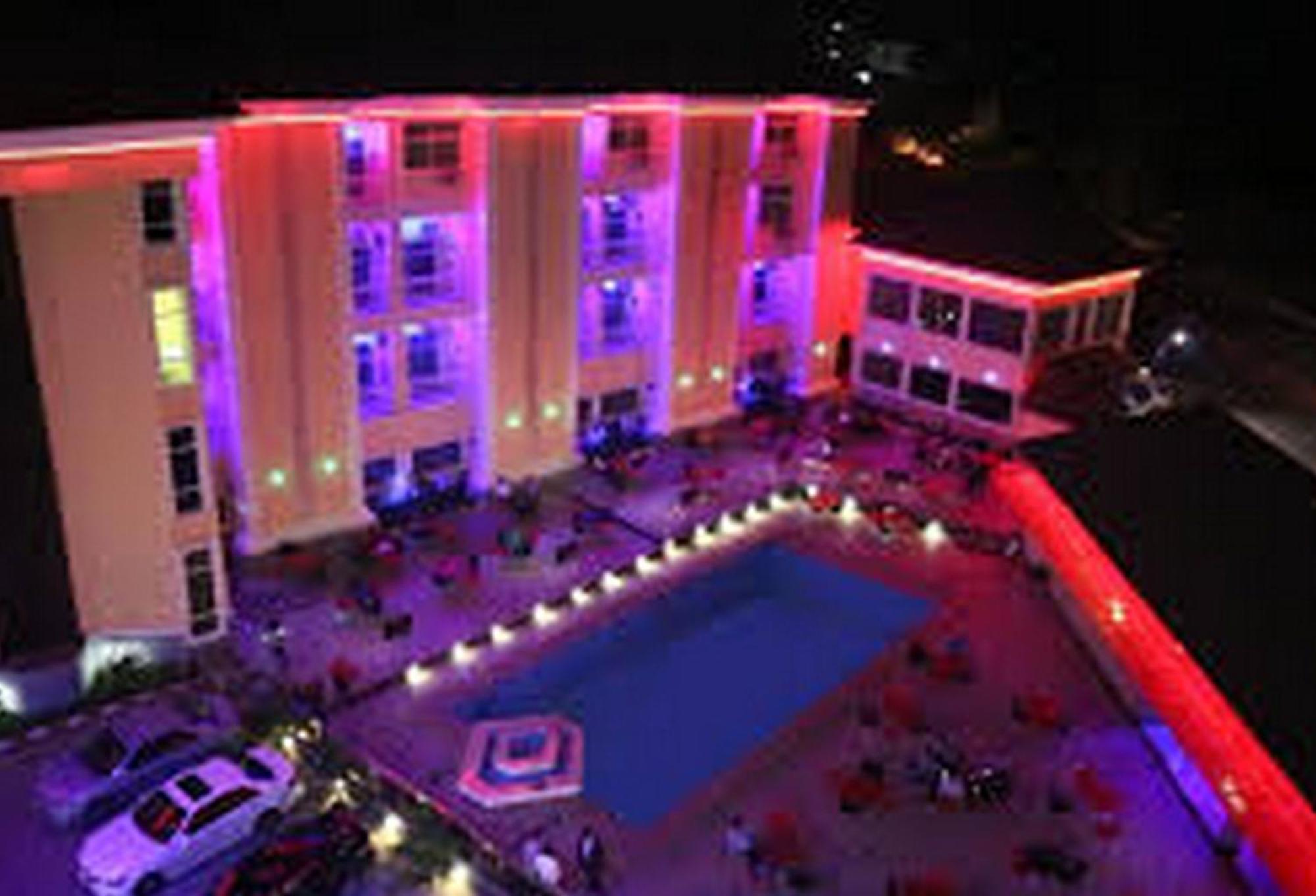 Room In Lodge - Hampton Towers Spa Asaba Exterior photo
