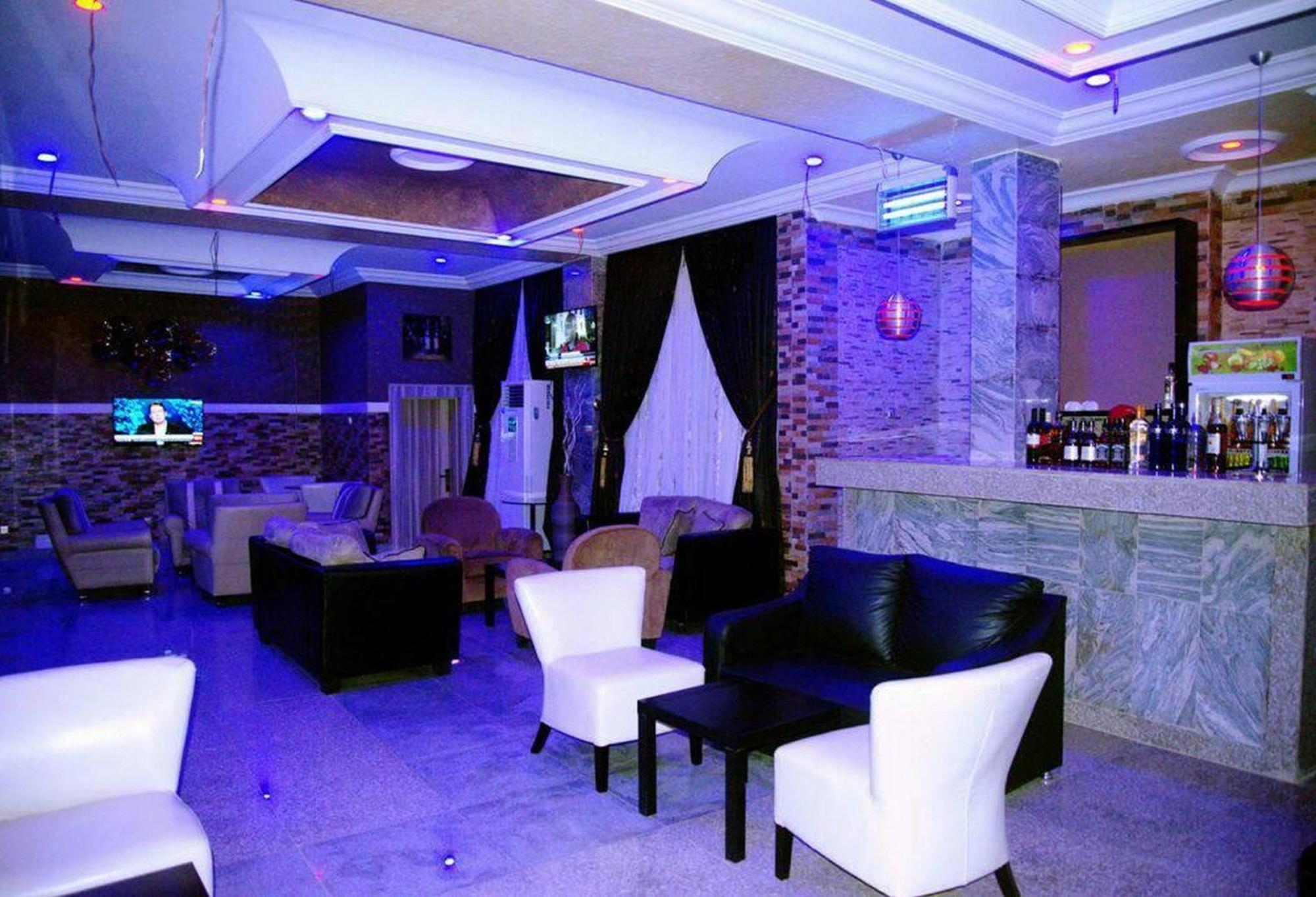 Room In Lodge - Hampton Towers Spa Asaba Exterior photo