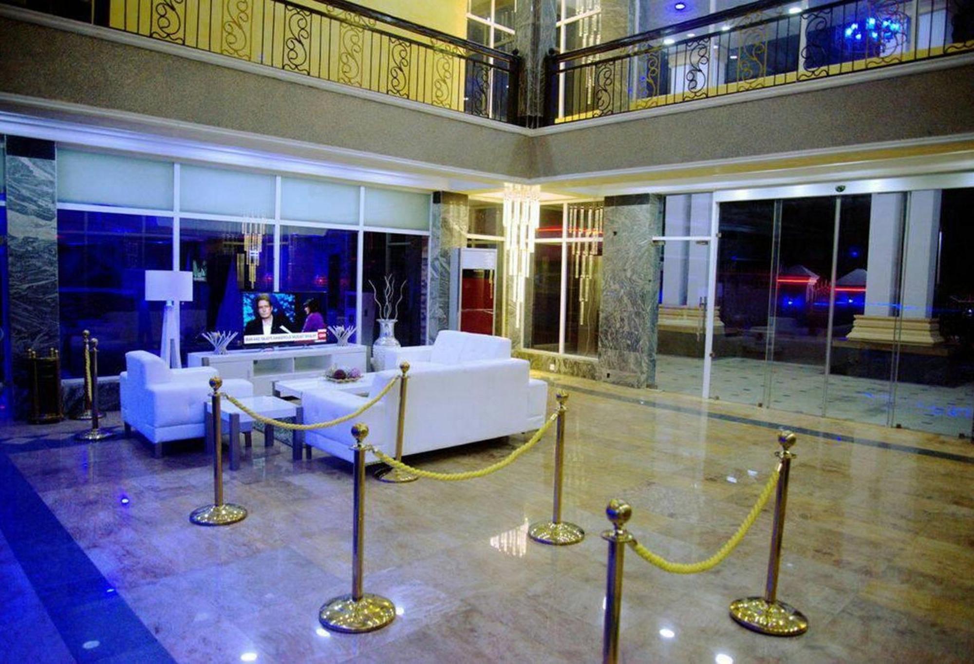 Room In Lodge - Hampton Towers Spa Asaba Exterior photo