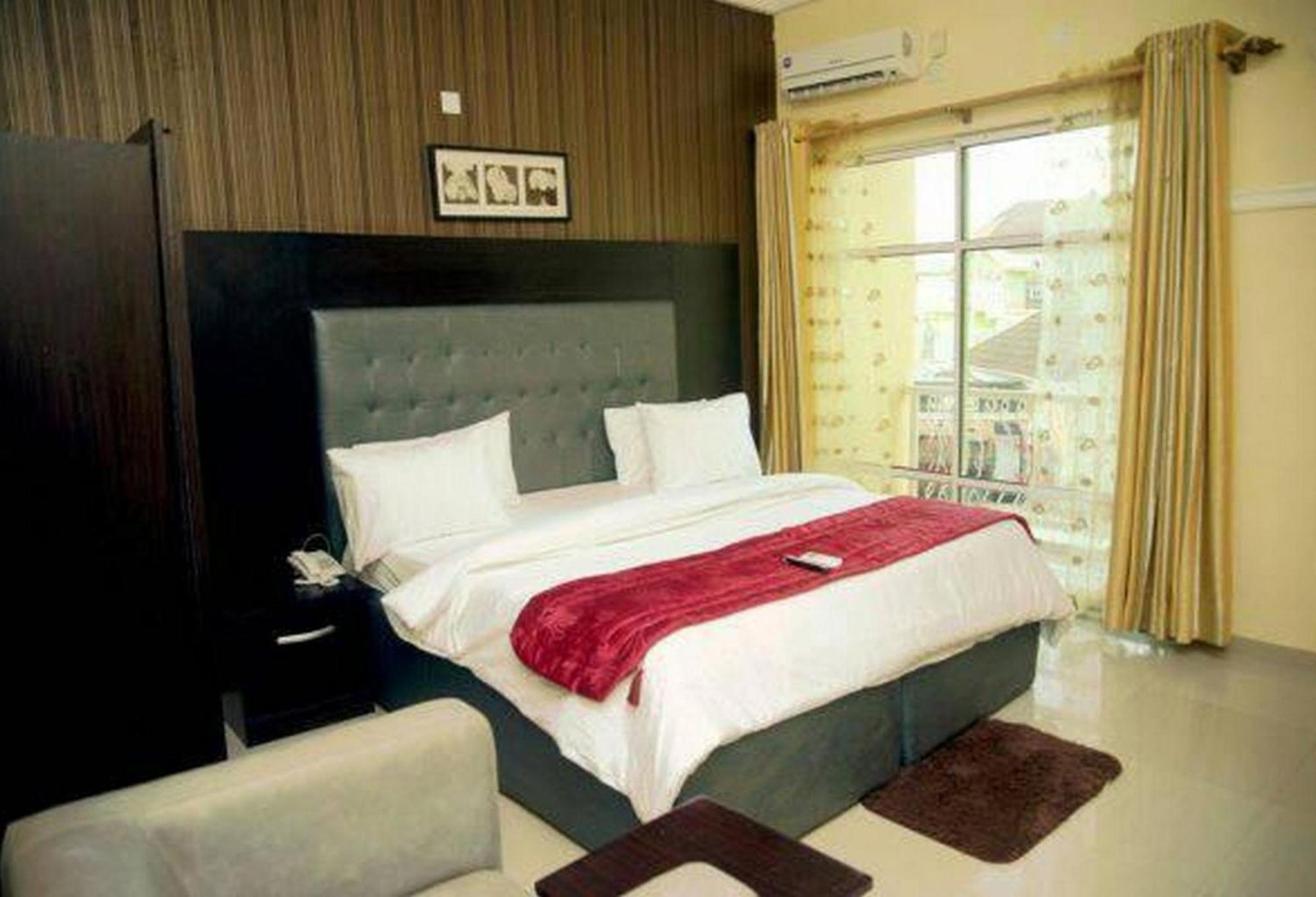 Room In Lodge - Hampton Towers Spa Asaba Exterior photo