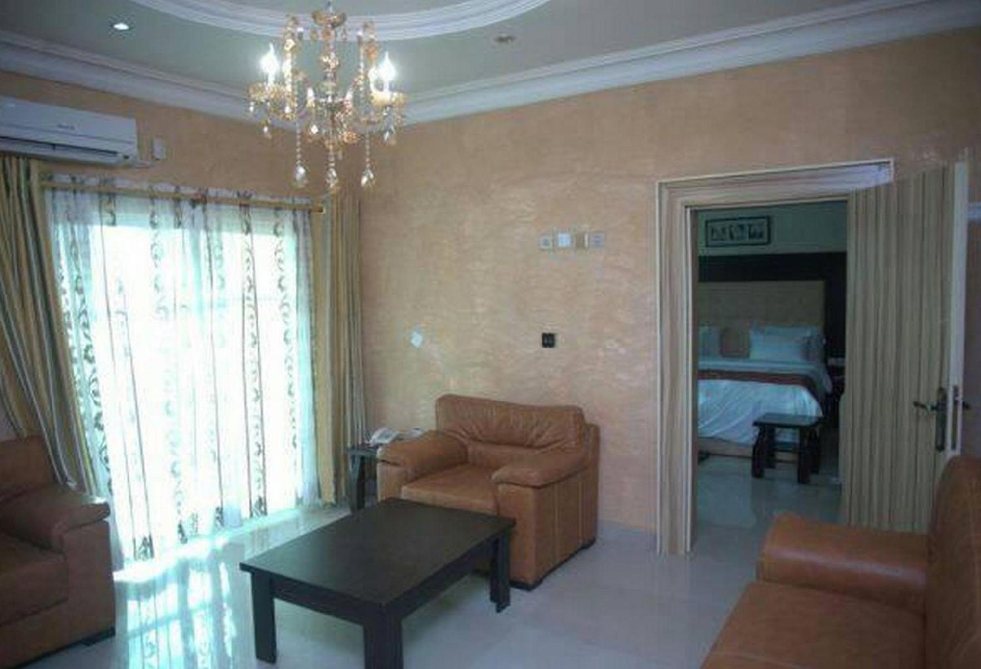 Room In Lodge - Hampton Towers Spa Asaba Exterior photo