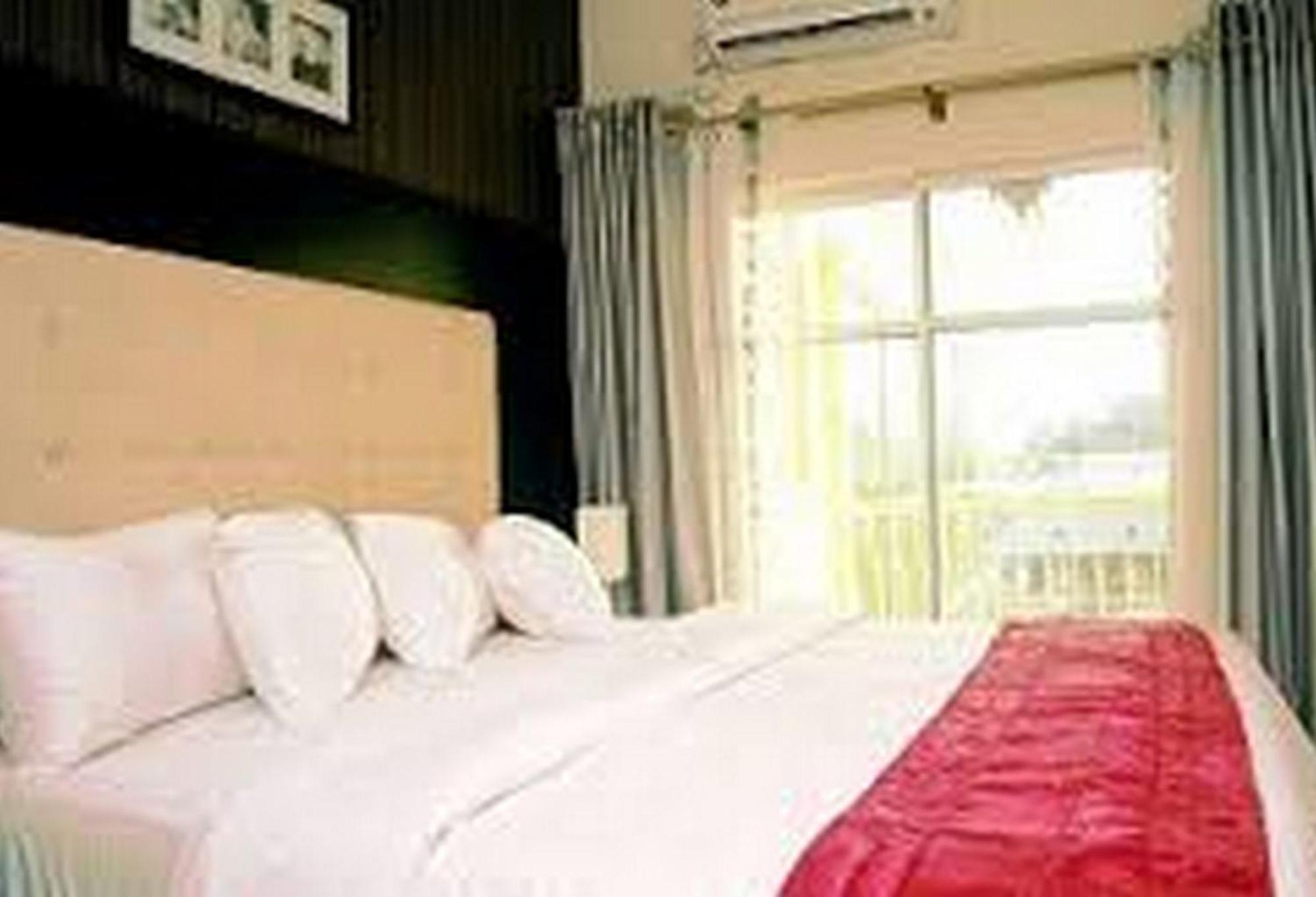 Room In Lodge - Hampton Towers Spa Asaba Exterior photo